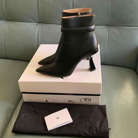 Givenchy Carene 95mm Logo-Heel Ankle Booties - Picture 3 of 8
